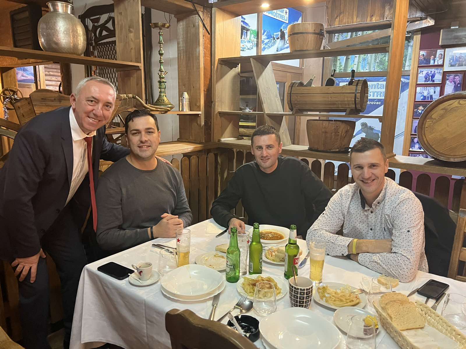 IMG 081d1a9c3363d2d3522abc697cf76a22 V