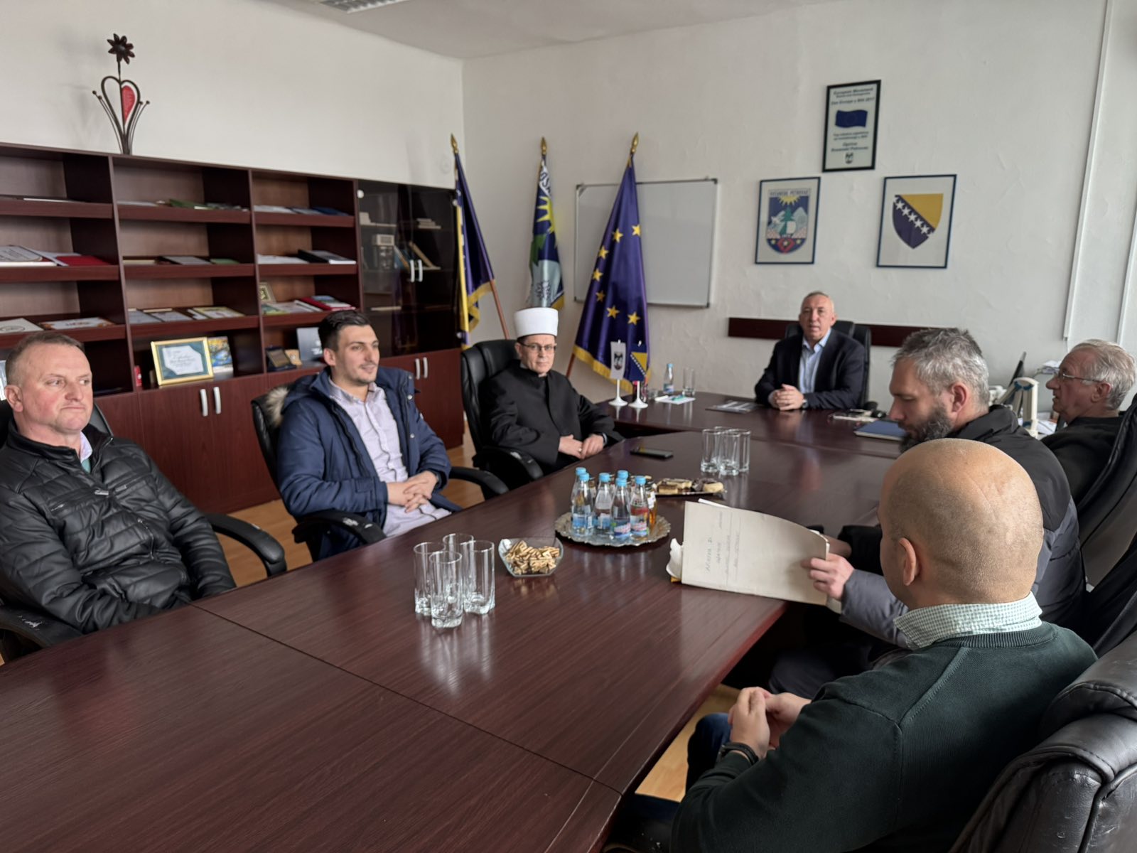 IMG f54c2311182a4e555abefd58274234f5 V